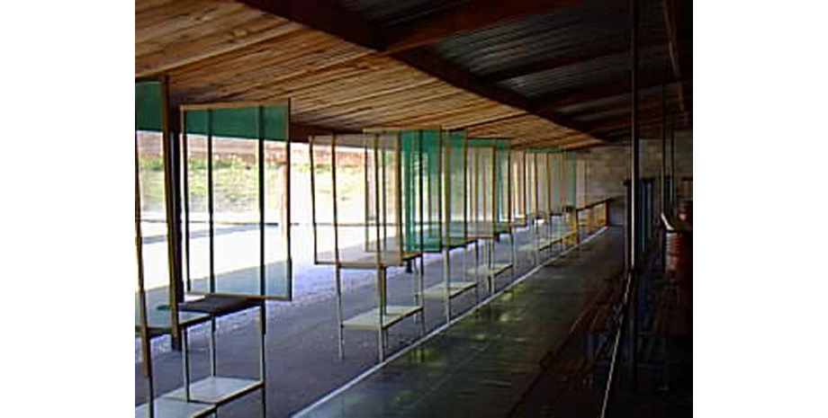 STC 71 Pas de Tir 25 mètres les postes de tir (2004) &copy;Société de Tir du Creusot André KRZELJ